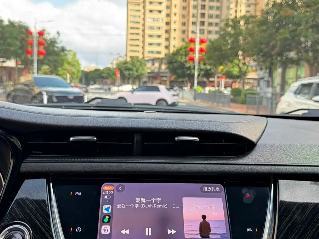 Cadillac XT6 — миниатюра 16