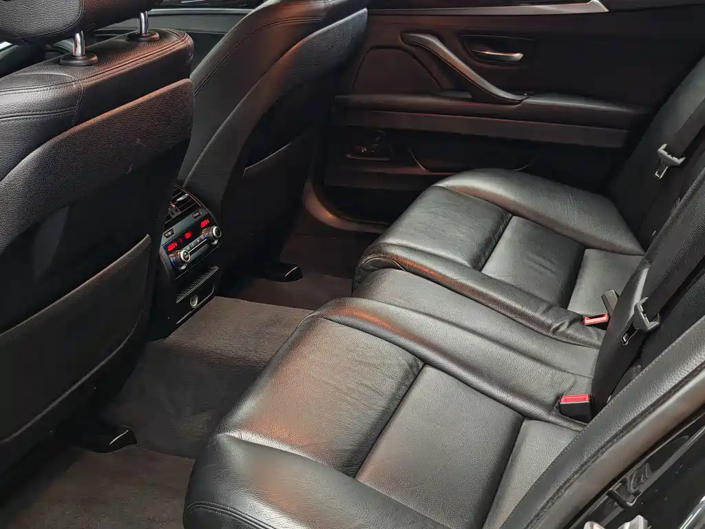 BMW 5 Series — миниатюра 18