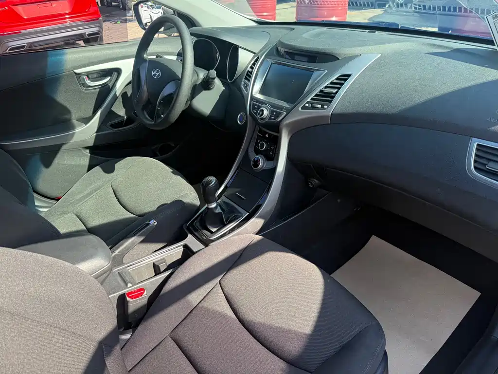 Hyundai Elantra Langdong — миниатюра 13