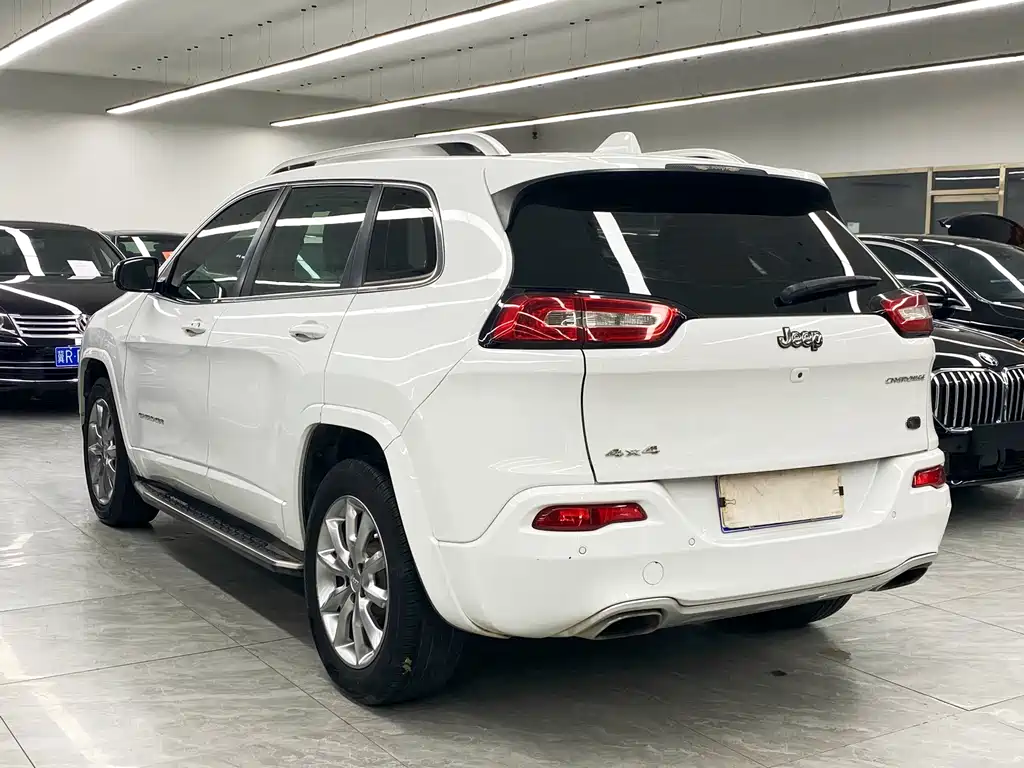 Jeep Cherokee — миниатюра 4