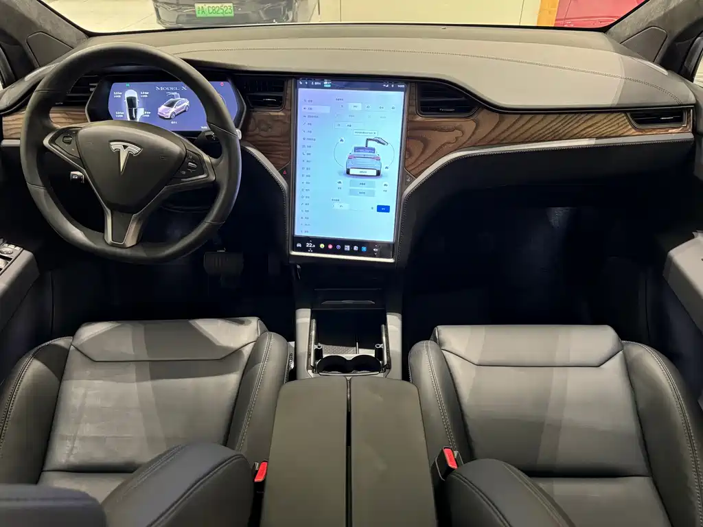 Tesla Model X — миниатюра 7