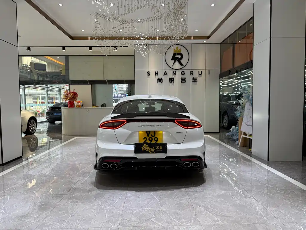Kia Stinger - фото 12