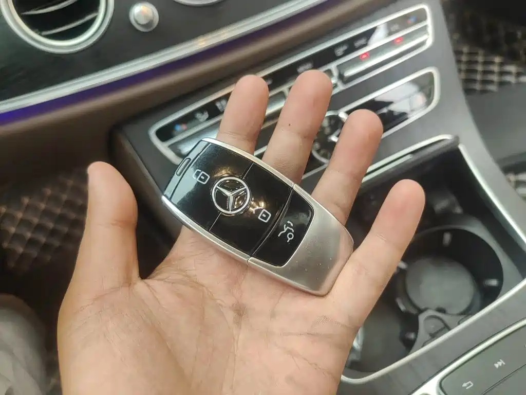 Mercedes-Benz E-Class — миниатюра 12