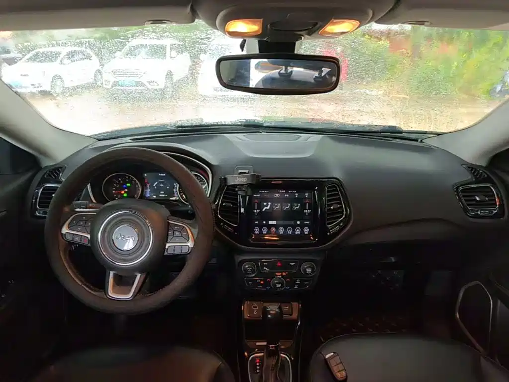 Jeep Compass — миниатюра 10
