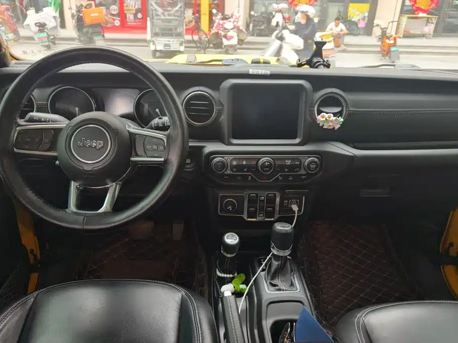 Jeep Wrangler PHEV — миниатюра 12