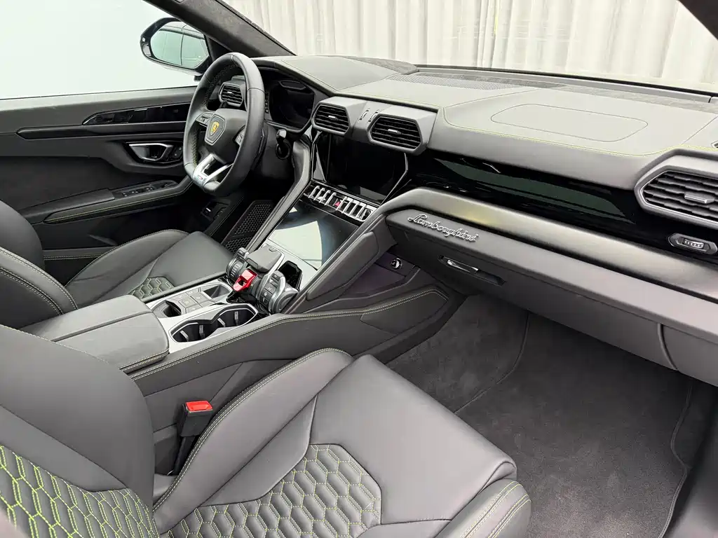 Lamborghini Urus — миниатюра 2