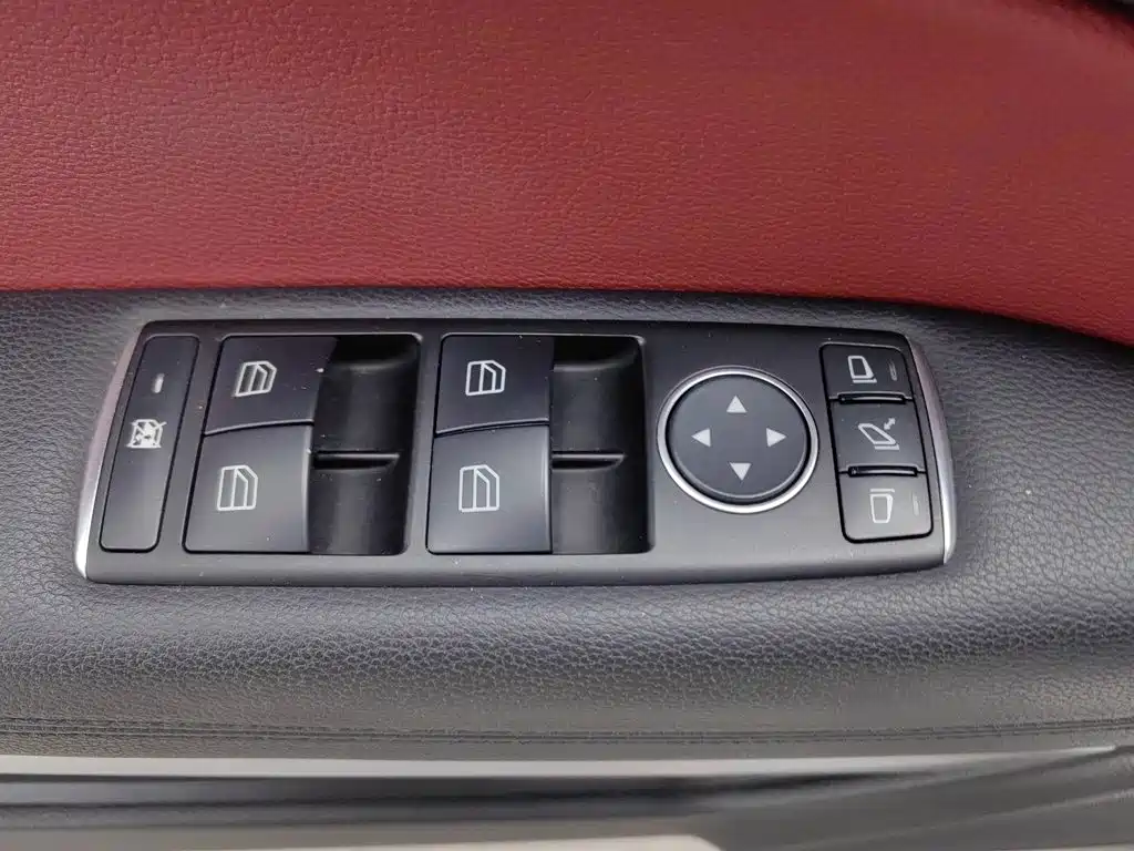 Mercedes-Benz E-Class (Import) — миниатюра 9
