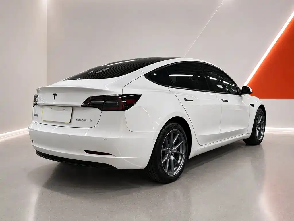 Tesla Model 3 — миниатюра 4