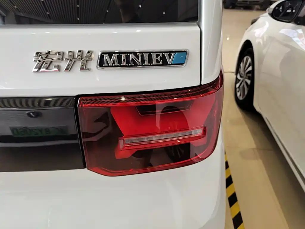 Wuling MINIEV — миниатюра 8