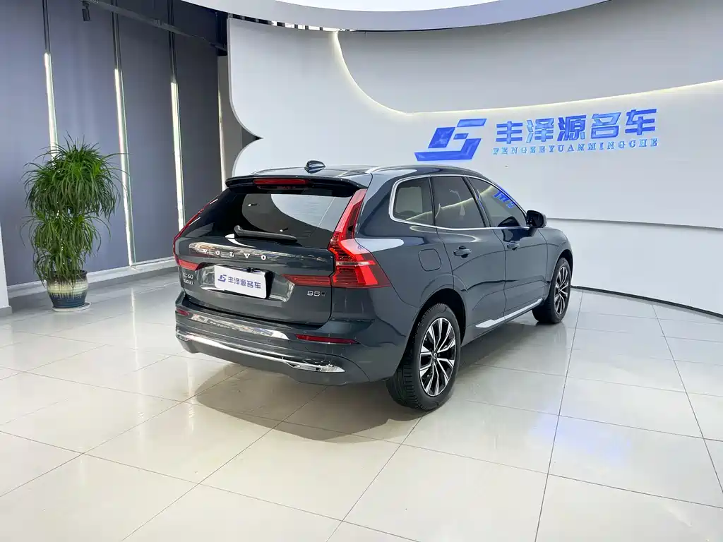 Volvo XC60 2024 B5 Luxury