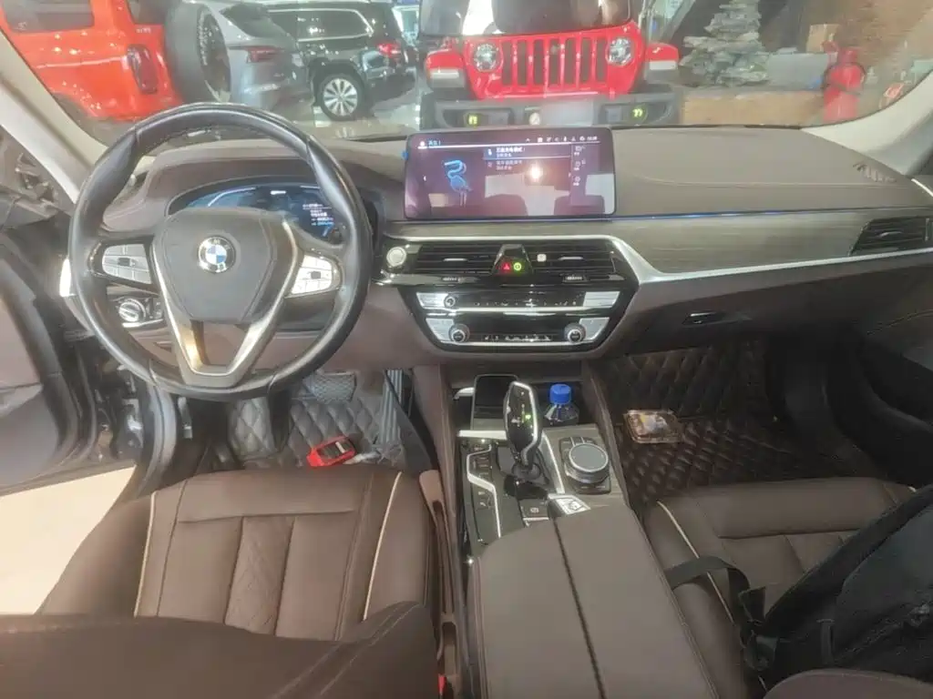 BMW 5 Series New Energy — миниатюра 10