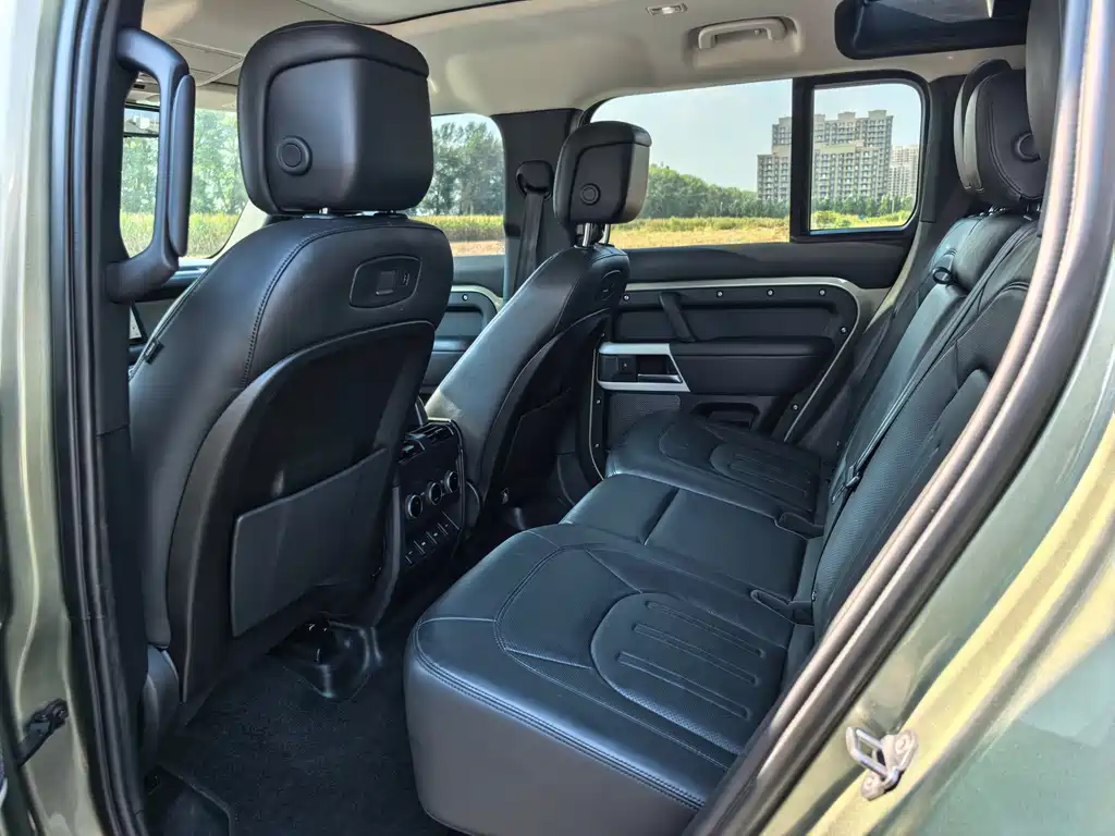 Land Rover Defender — миниатюра 8