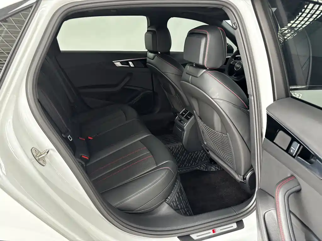 Audi A4L — миниатюра 25
