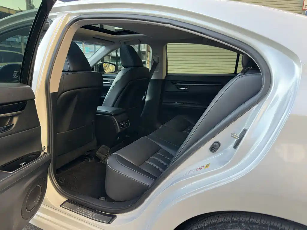 Lexus ES — миниатюра 10