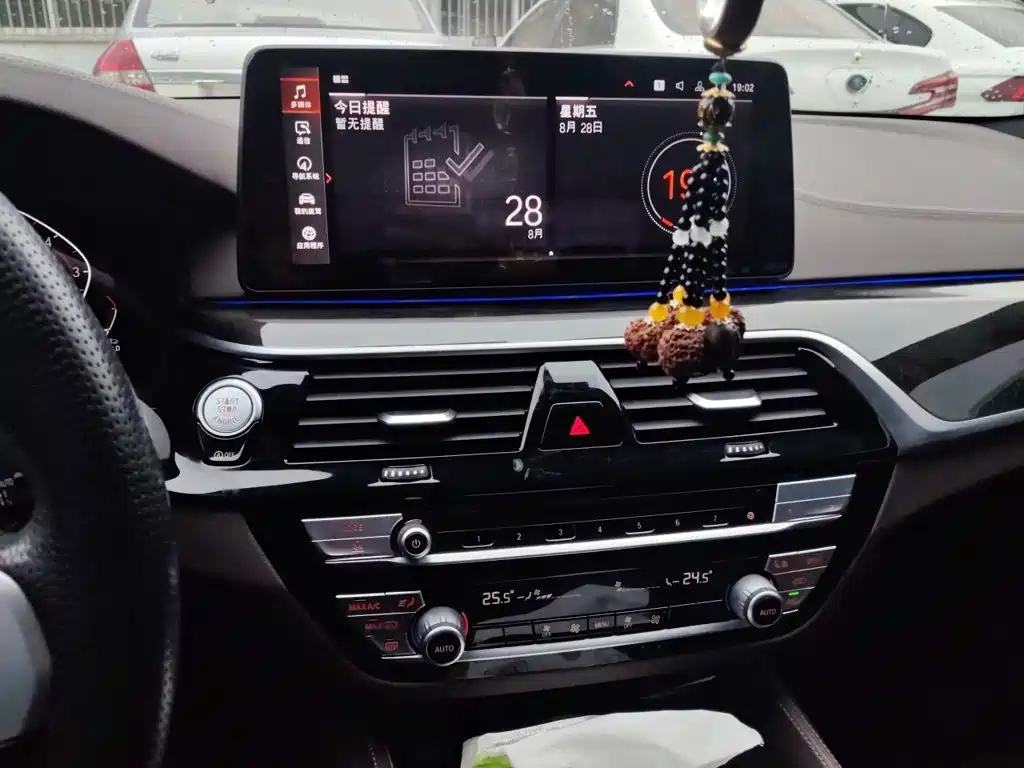 BMW 5 Series — миниатюра 14