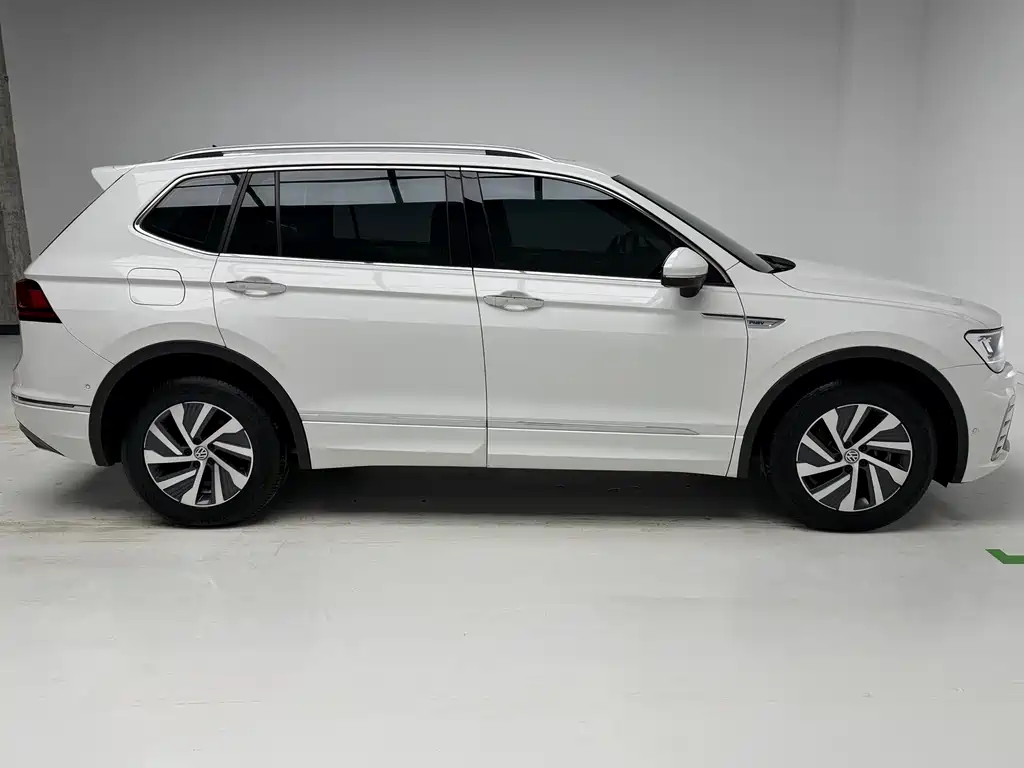 Volkswagen Tiguan L PHEV 430PHEV Plug-in Hybrid Premium Edition, фото 7