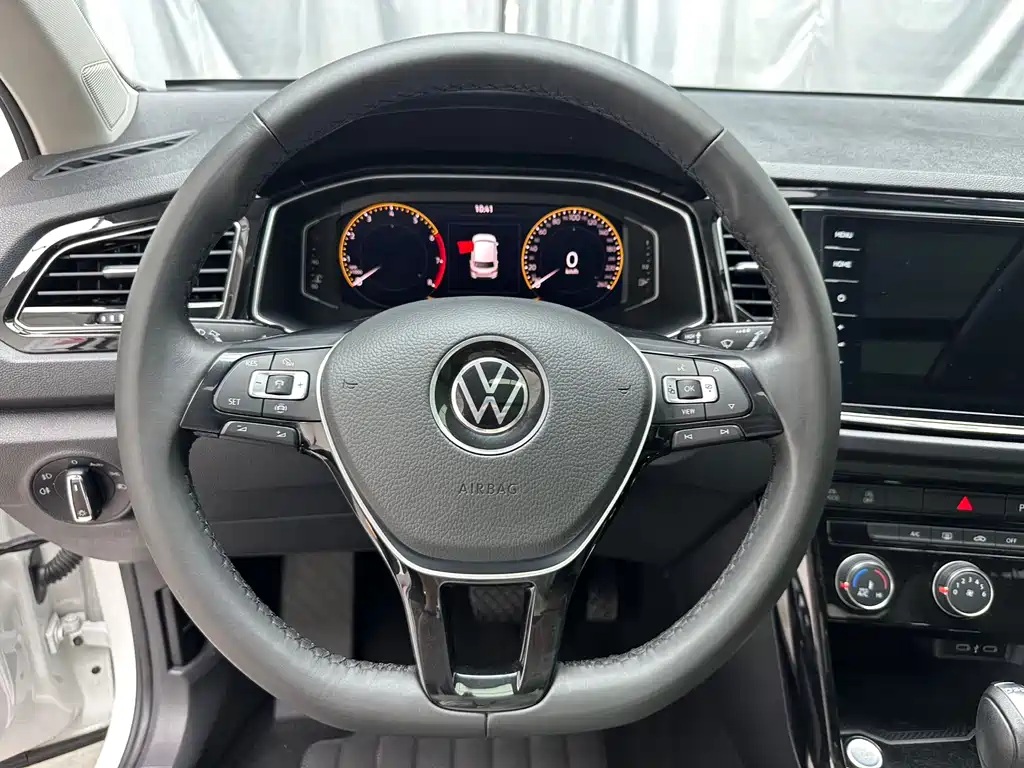 Volkswagen T-Roc 2022 280TSI DSG PLUS