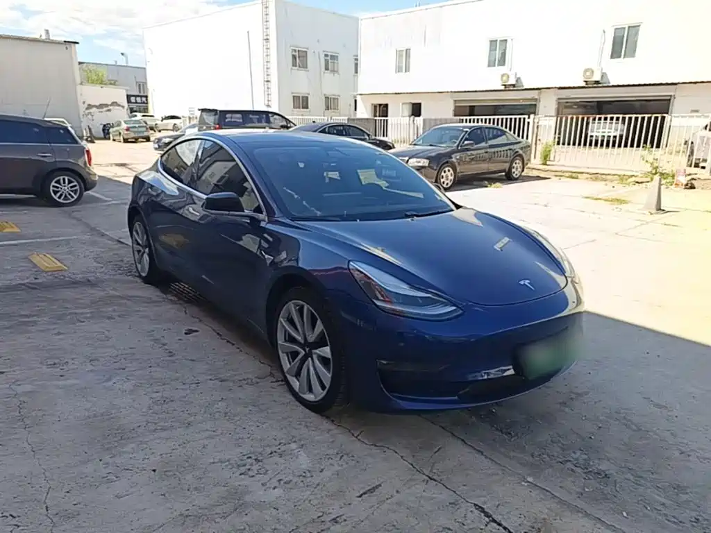 Tesla Model 3 — миниатюра 4