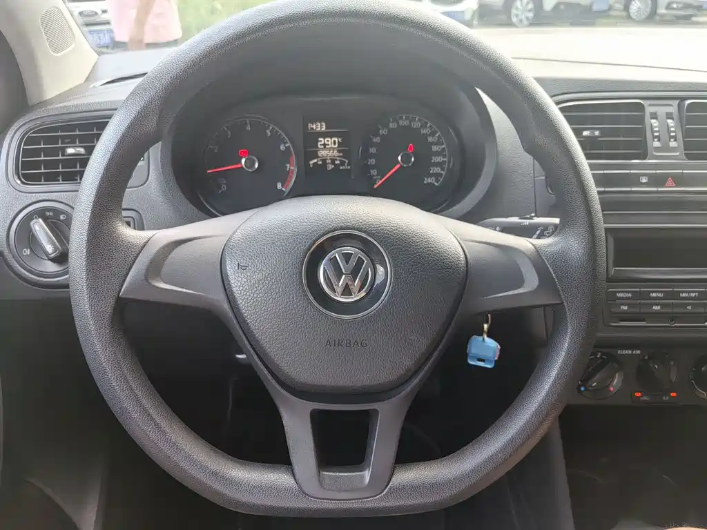 Volkswagen Polo — миниатюра 11