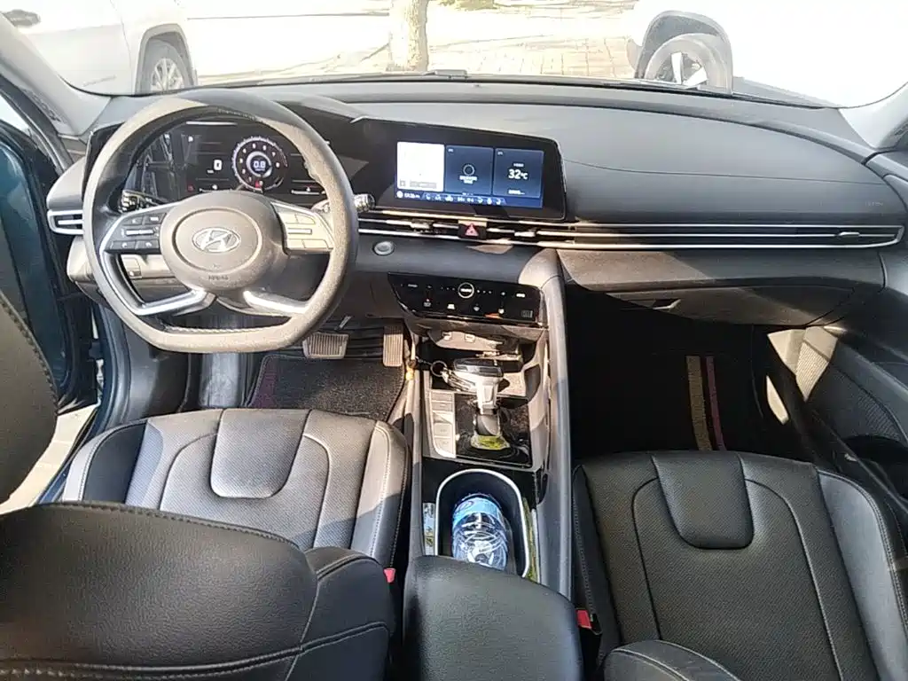 Hyundai Elantra — миниатюра 10