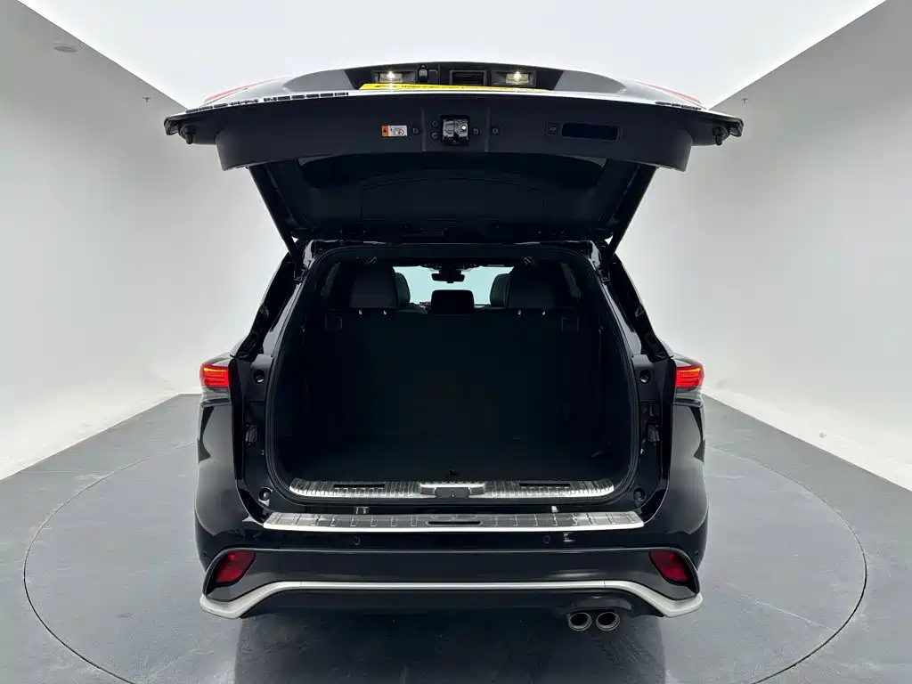 Toyota Crown Kluger — миниатюра 24