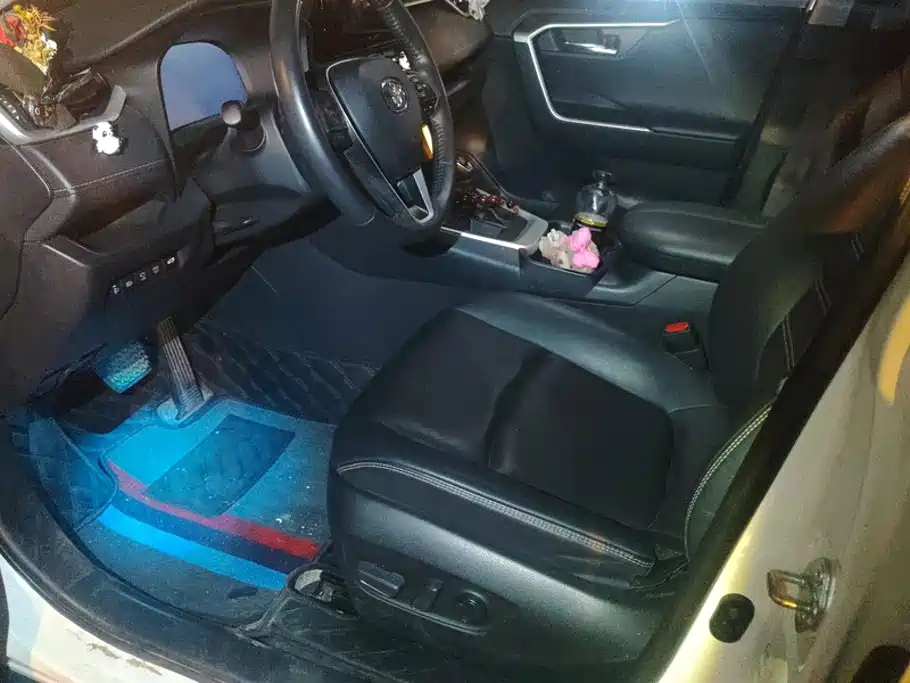 Toyota RAV4 — миниатюра 9