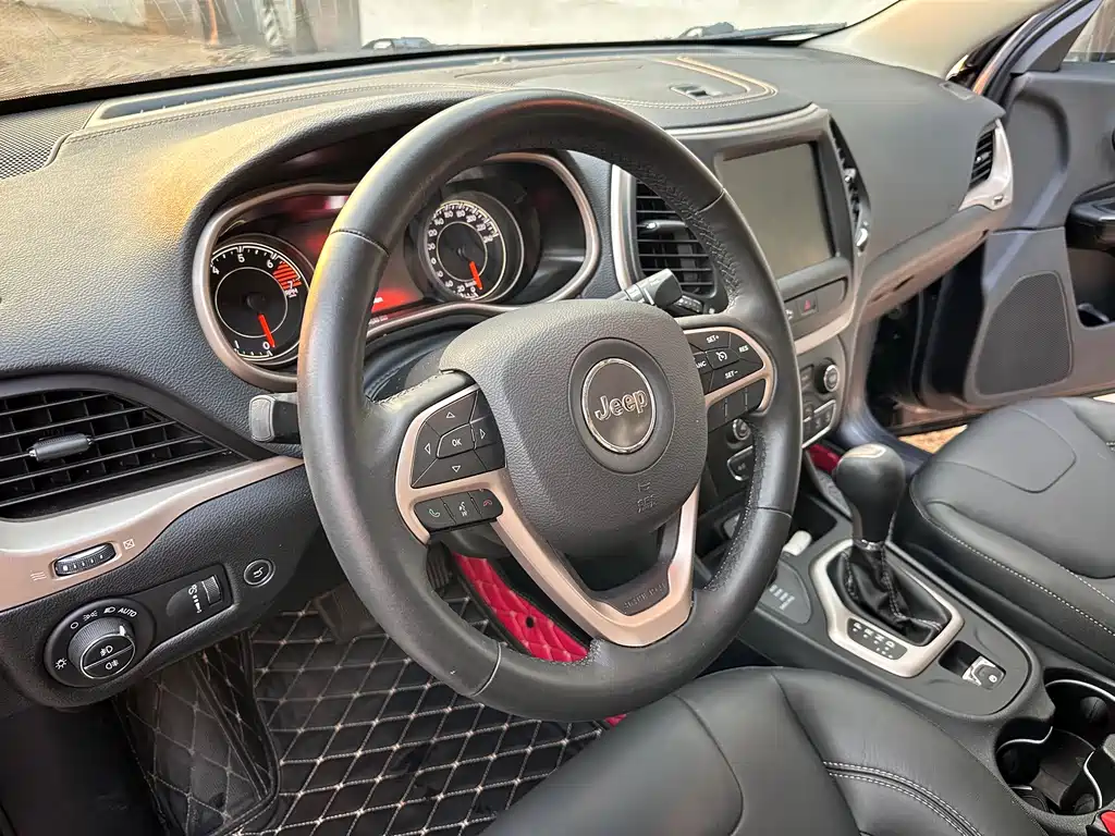 Jeep Cherokee — миниатюра 12