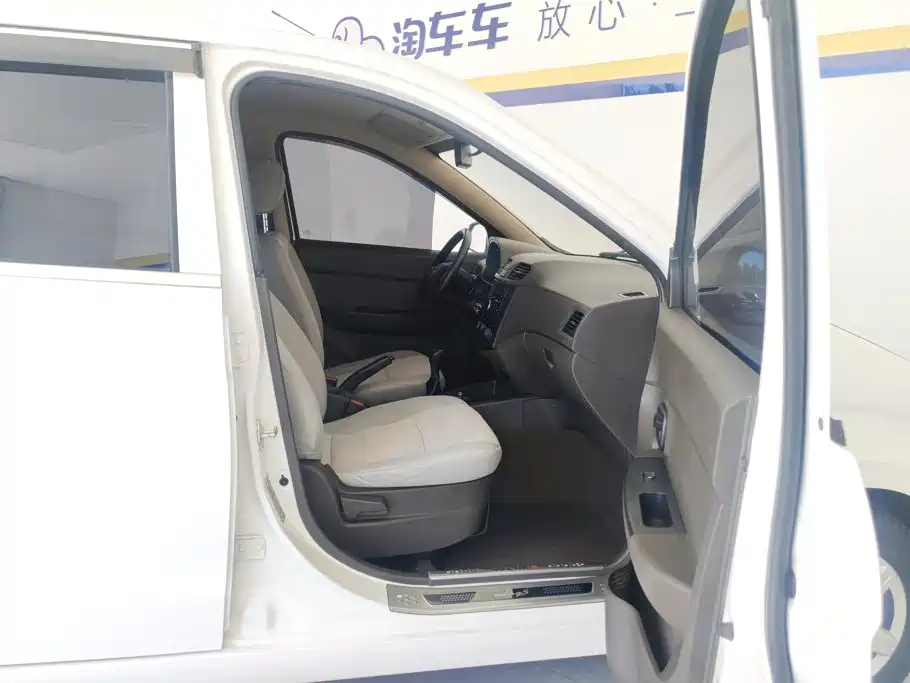 Wuling Hongguang — миниатюра 8