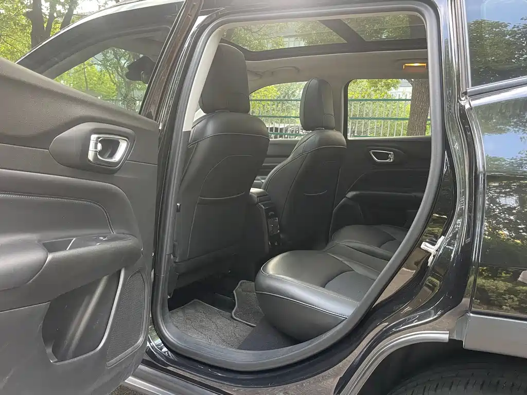 Jeep Compass — миниатюра 5