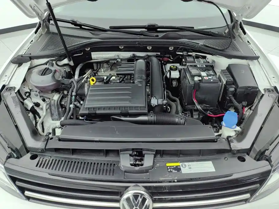 Volkswagen Lamando 2017 230TSI MT