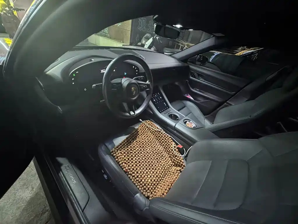 Porsche Taycan — миниатюра 7