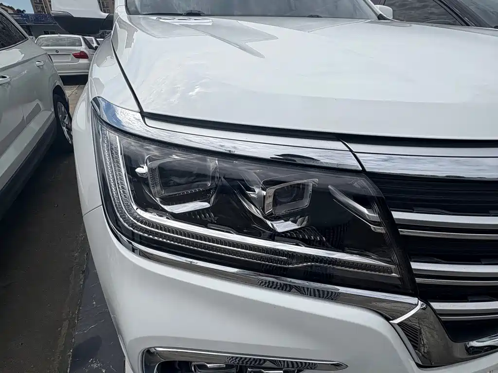 Roewe RX8 — миниатюра 4