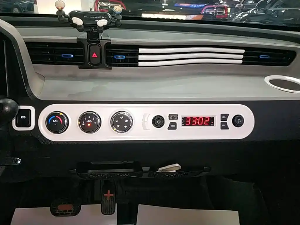 Wuling MINIEV — миниатюра 13