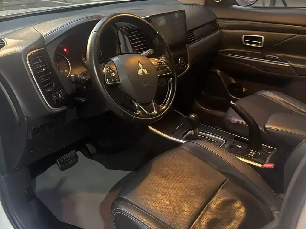 Mitsubishi Outlander — миниатюра 4