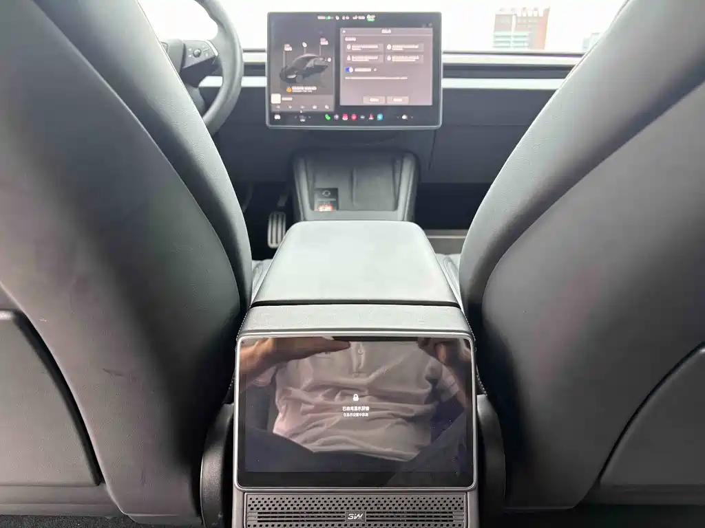 Tesla Model 3 — миниатюра 10
