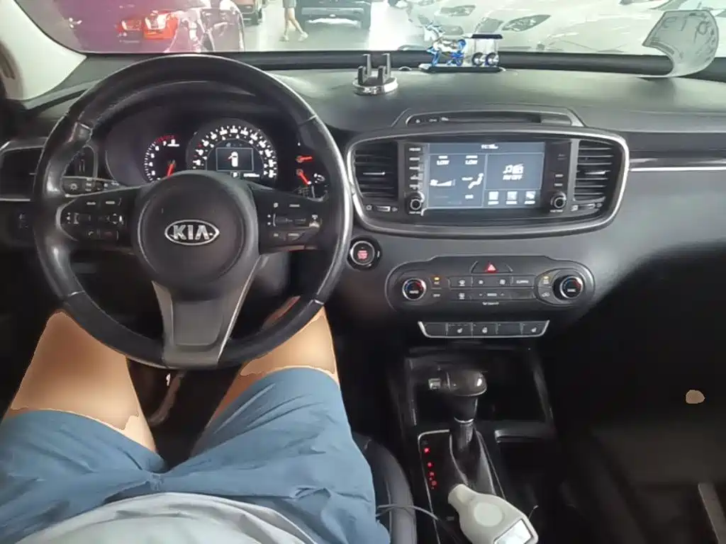 Kia Sorento — миниатюра 10