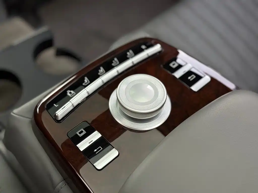 Mercedes-Benz S-Class — миниатюра 13