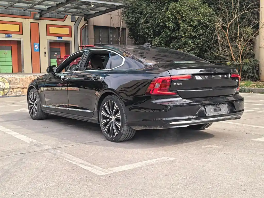 Volvo S90 — миниатюра 17