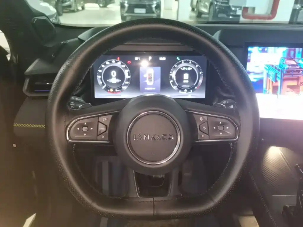 Lynk & Co 03 — миниатюра 11