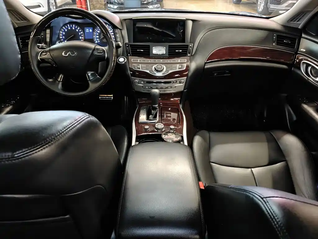 Infiniti Q70 — миниатюра 11
