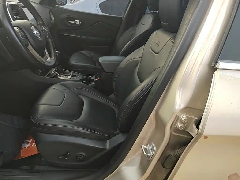 Jeep Cherokee — миниатюра 15