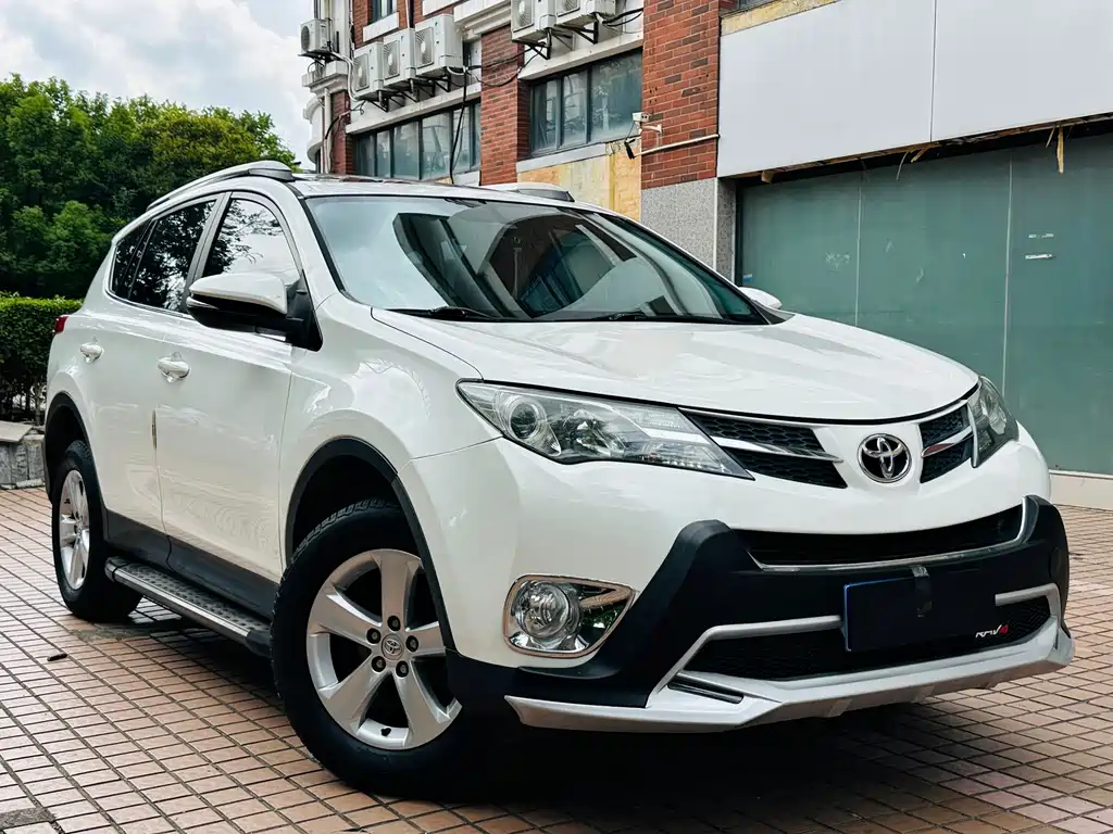 Toyota RAV4 — миниатюра 3