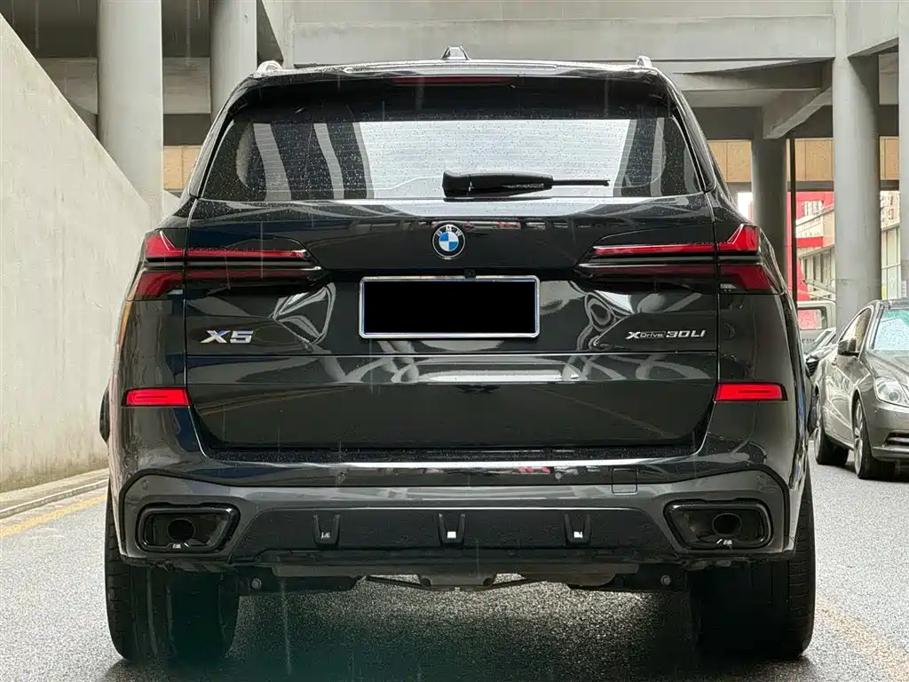 BMW X5 2023 xDrive 30Li Premium M Sport