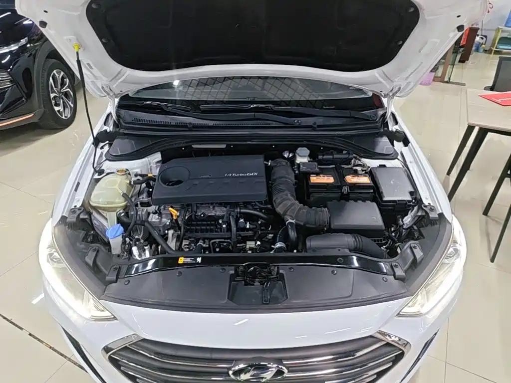 Hyundai Elantra — миниатюра 20