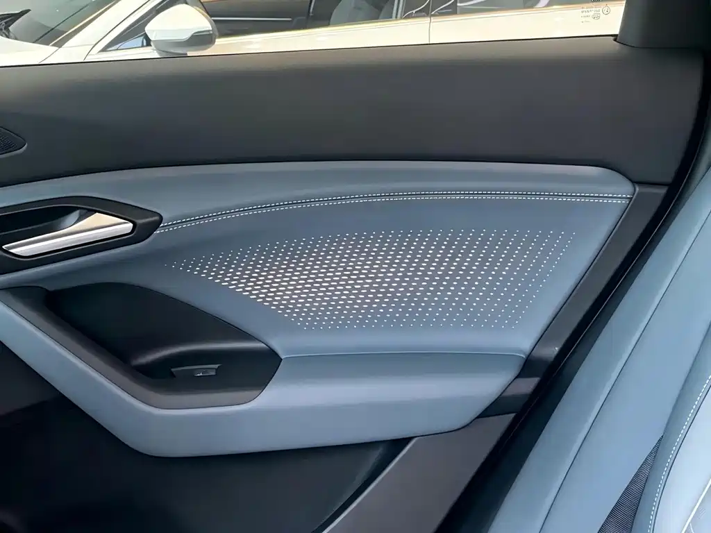 Audi Q6L e-tron — миниатюра 4