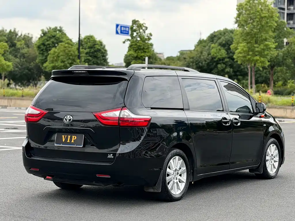 Toyota Sienna — миниатюра 3