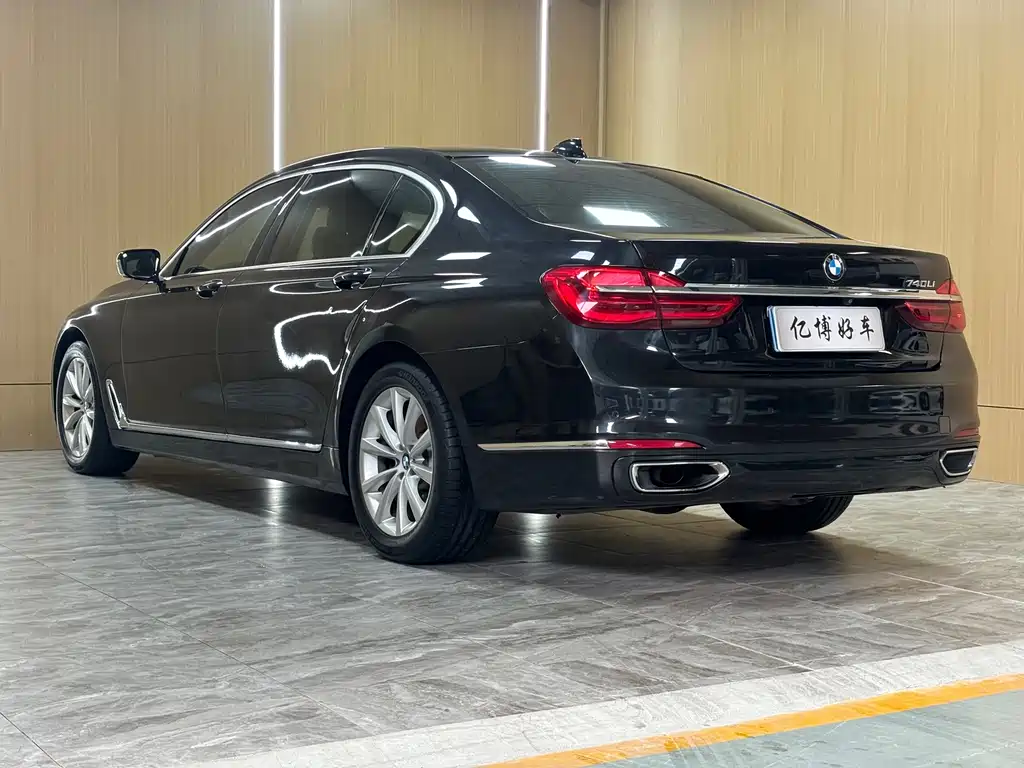 BMW 7 Series — миниатюра 7