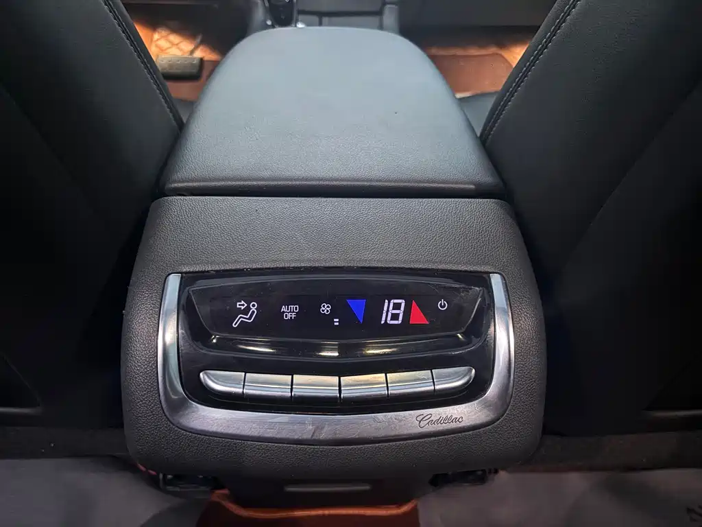 Cadillac XT6 — миниатюра 16