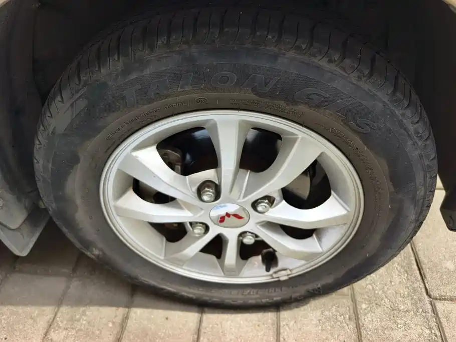 Wuling Hongguang V — миниатюра 6