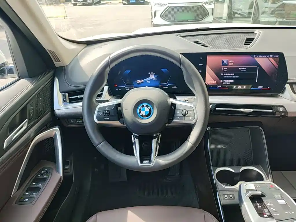 BMW iX1 — миниатюра 11